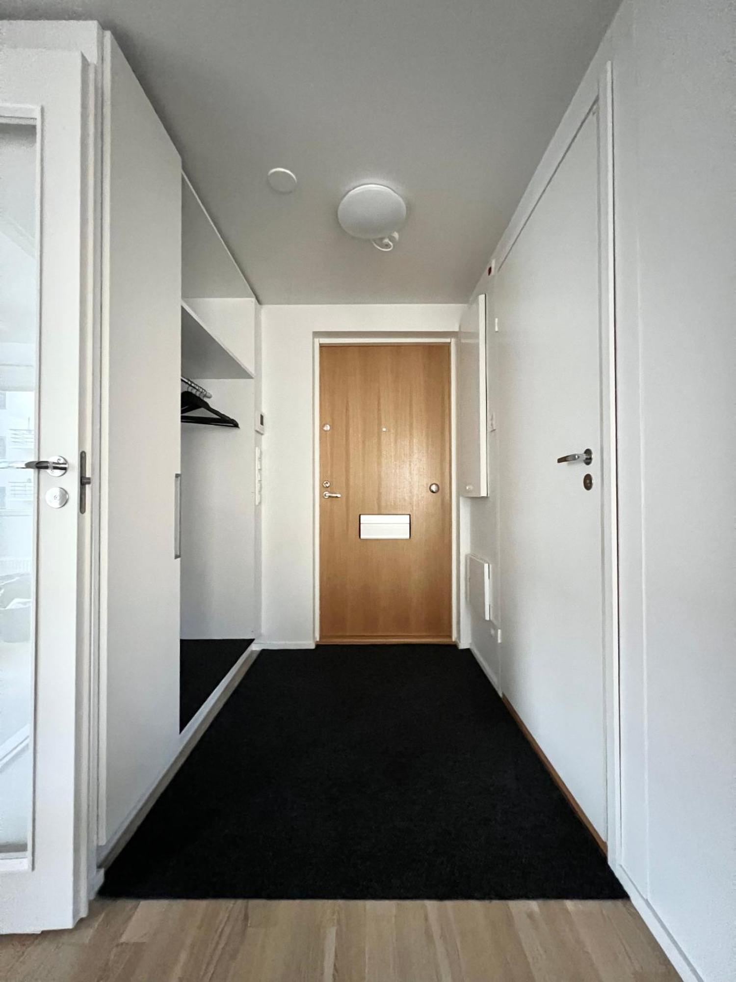 Modern Apartment With Private Terrace ヘルシンキ エクステリア 写真